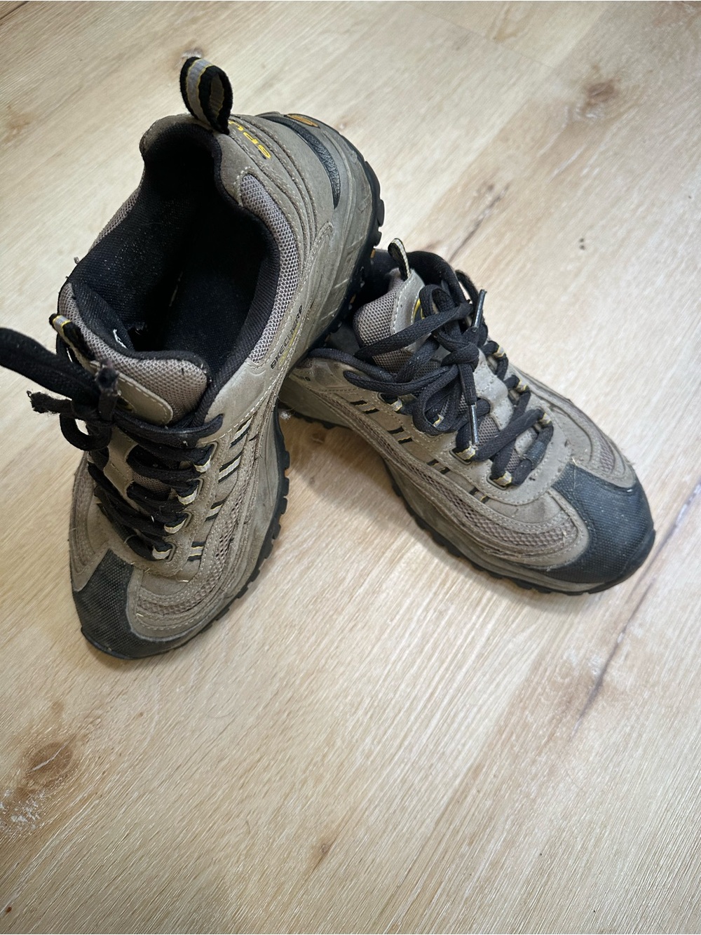 Skechers Sport Rivalry Vintage Y2K Suede Trail Sneakers - Men’s size 9